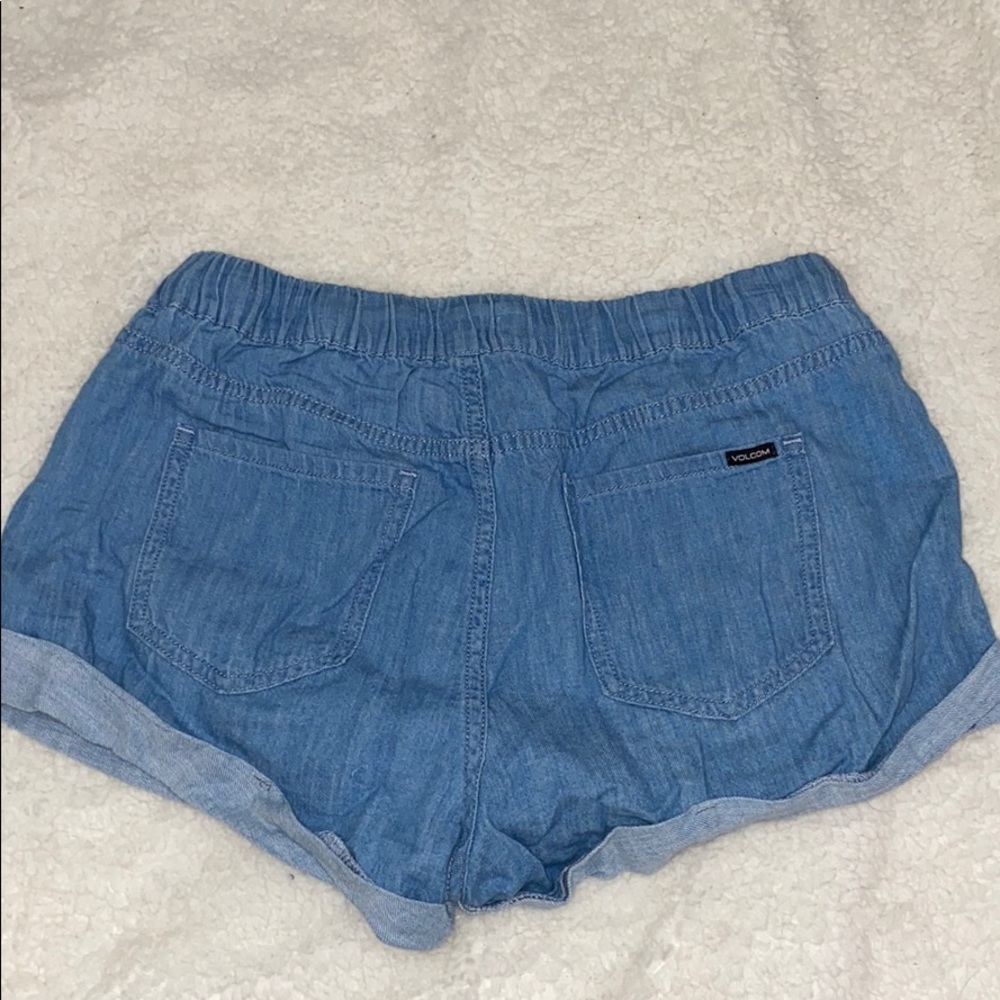 Volcom shorts - Picture 2 of 2
